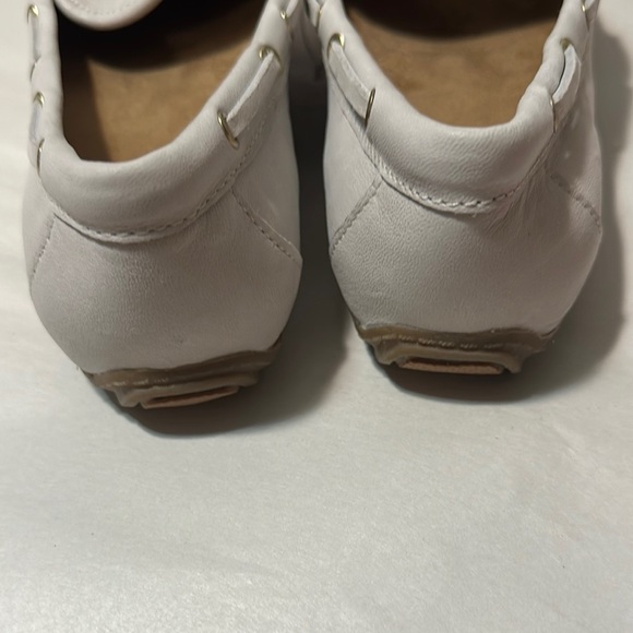Cynthia Rowley White Leather Flats with Bow Detail - Picture 4 of 6
